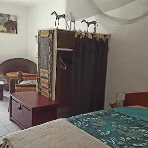 https://chez-lolore.fr-provencehotel.com